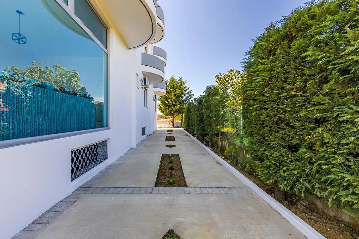 Serene Studio With Balcony Golem شقة غوليم