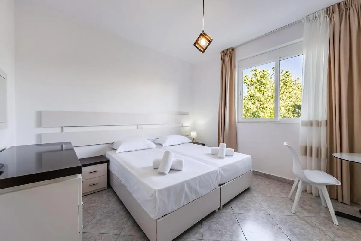 Serene Studio With Balcony Golem Albanie